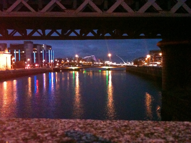 Ireland 031 - Dublin, River Liffey under train bridge